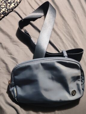 Lululemon Small Crossbody/Fanny Pack Belt Bag in Slate Blue